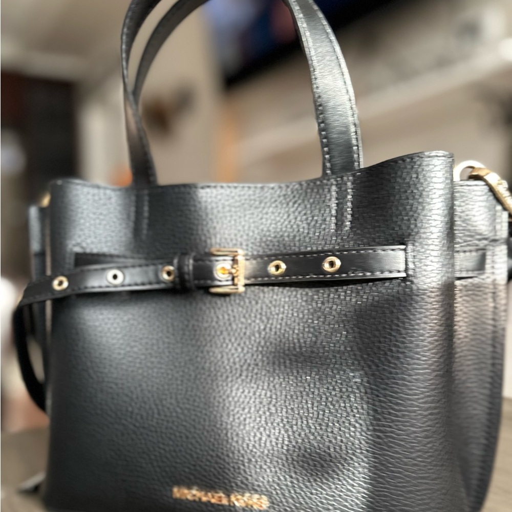 Michael Kors Emilia Small Leather
Satchel Black Crossbody